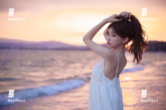 下载专属网盘：尽享Hana Bunny奶牛女仆露可亚的全新摄影作品